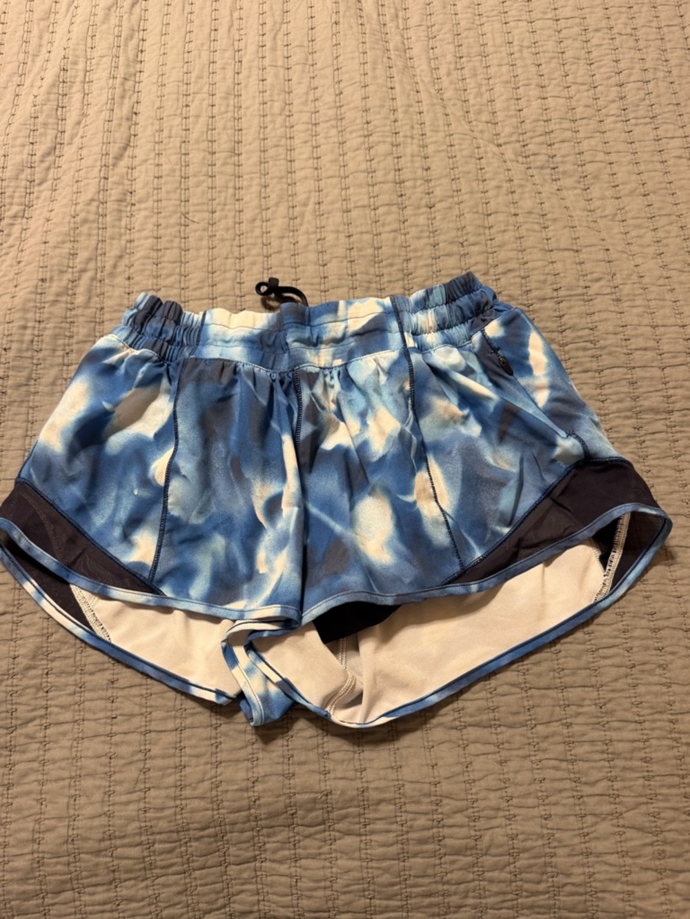 Lululemon Hotty Hot Low-Rise Lined Short 2.5" Women’s Size 8